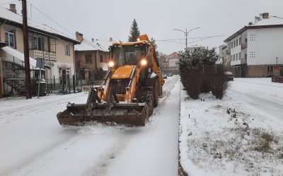 Се чисти снегот во Делчево