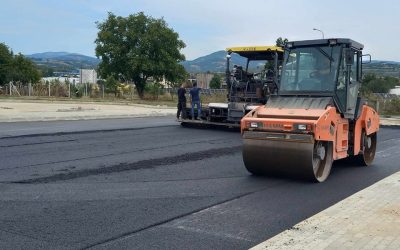 Се асфалтира паркингот кај новиот градски пазар