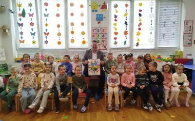 Градоначалникот Гоцевски во посета на дечињата од детската градинка „Весели цветови“