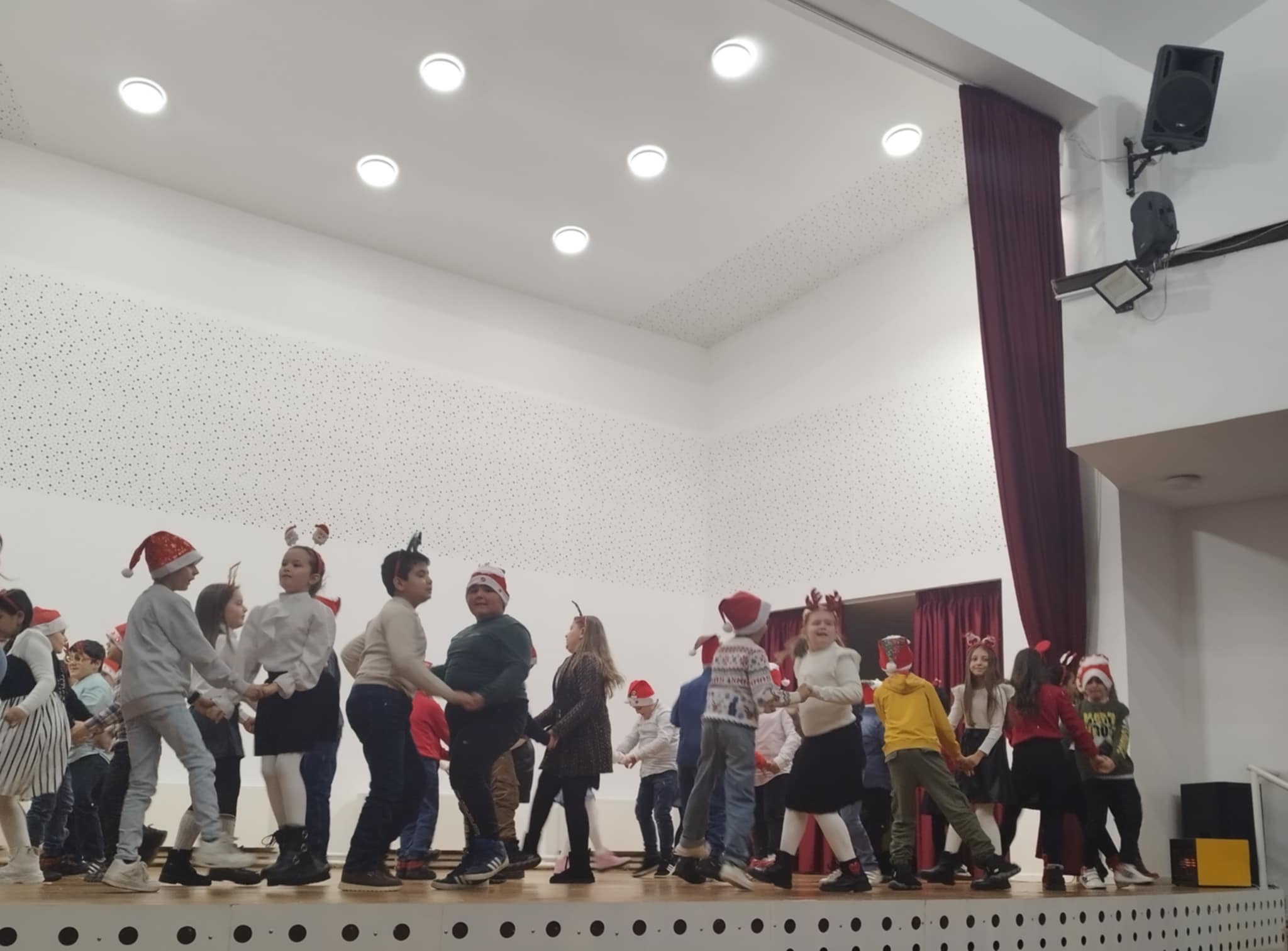 Предновогодишна забава на учениците од ООУ„Ванчо Прке“