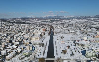 Падна првиот снег во Делчево. Екипите за чистење на снегот подготвени