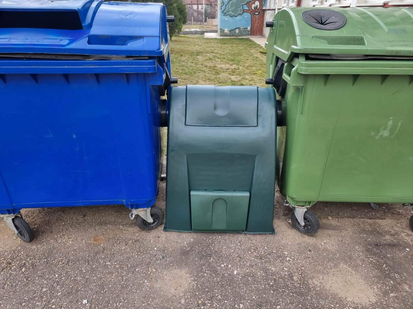 Поставени контејнери за компостирање растителен отпад