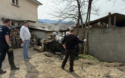 Пожарникарите во акција за чистење на просторот околу ТППЕ во Делчево
