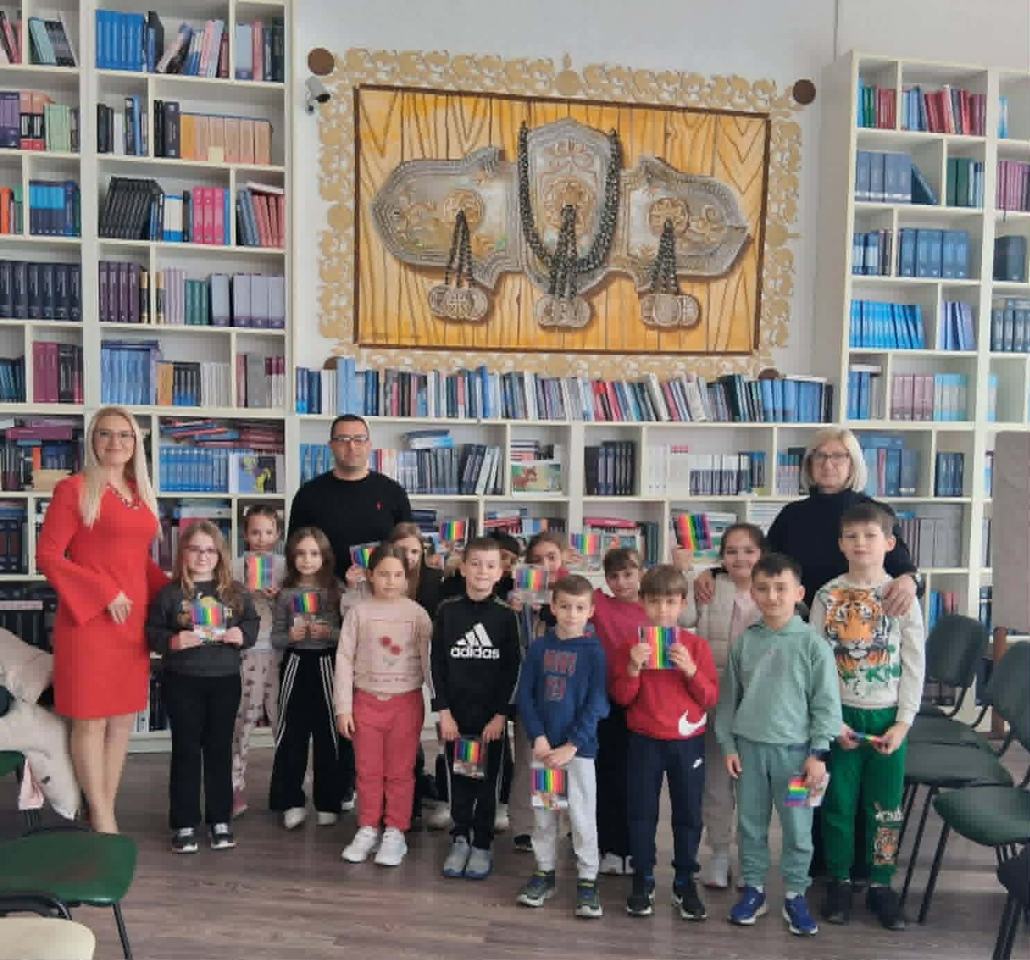 Волшебен свет од бајки за Светкиот ден на литературата за деца во делчевската библиотека