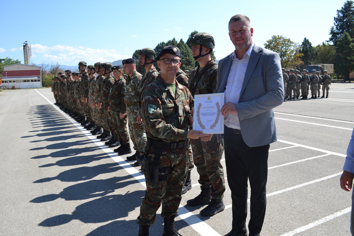 Благодарница за Општина Делчево по повод Денот на 2. Пешадиски баталјон